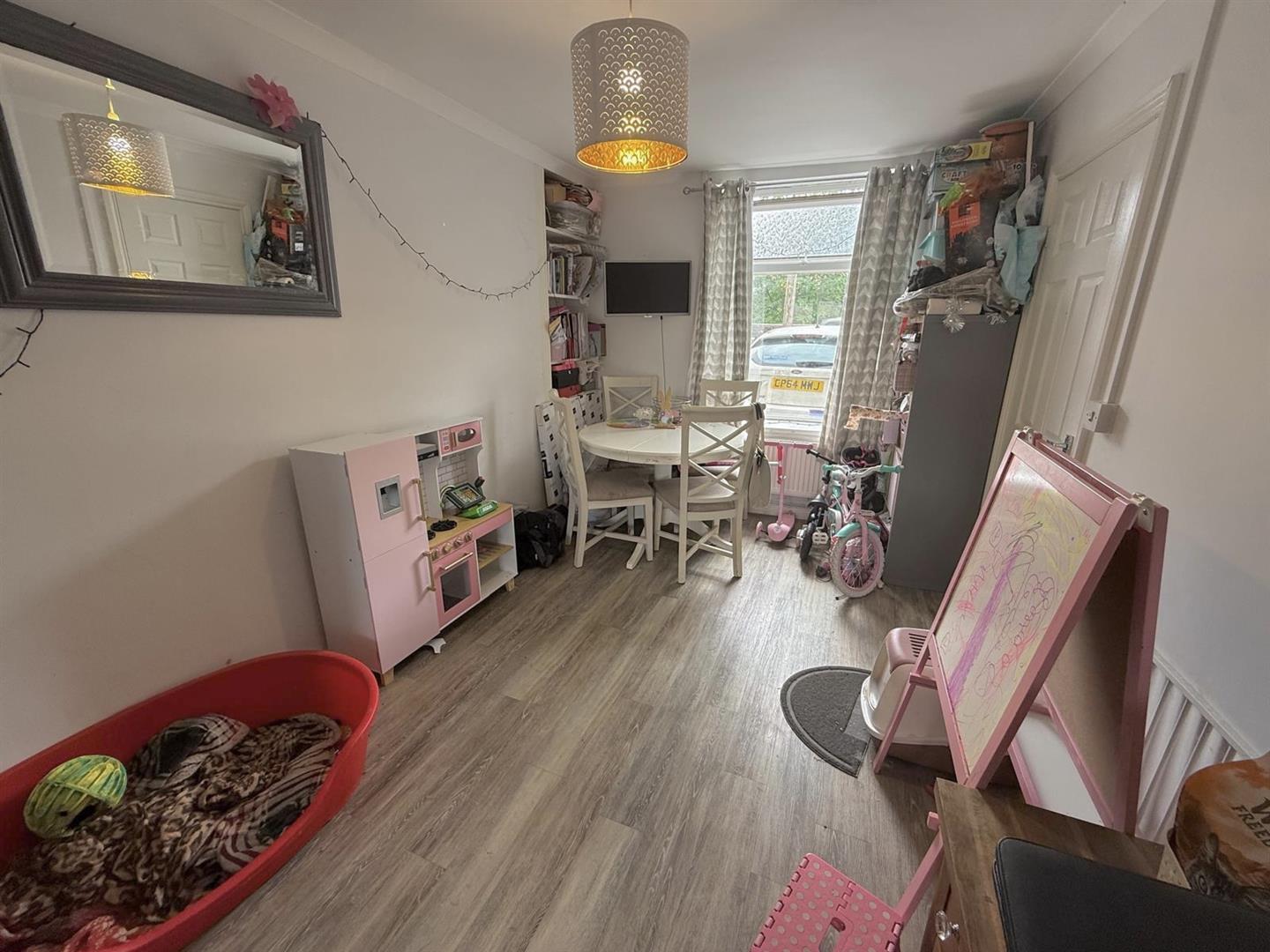 Bute Place, Hirwaun - 20260528_133331000_iOS.jpg