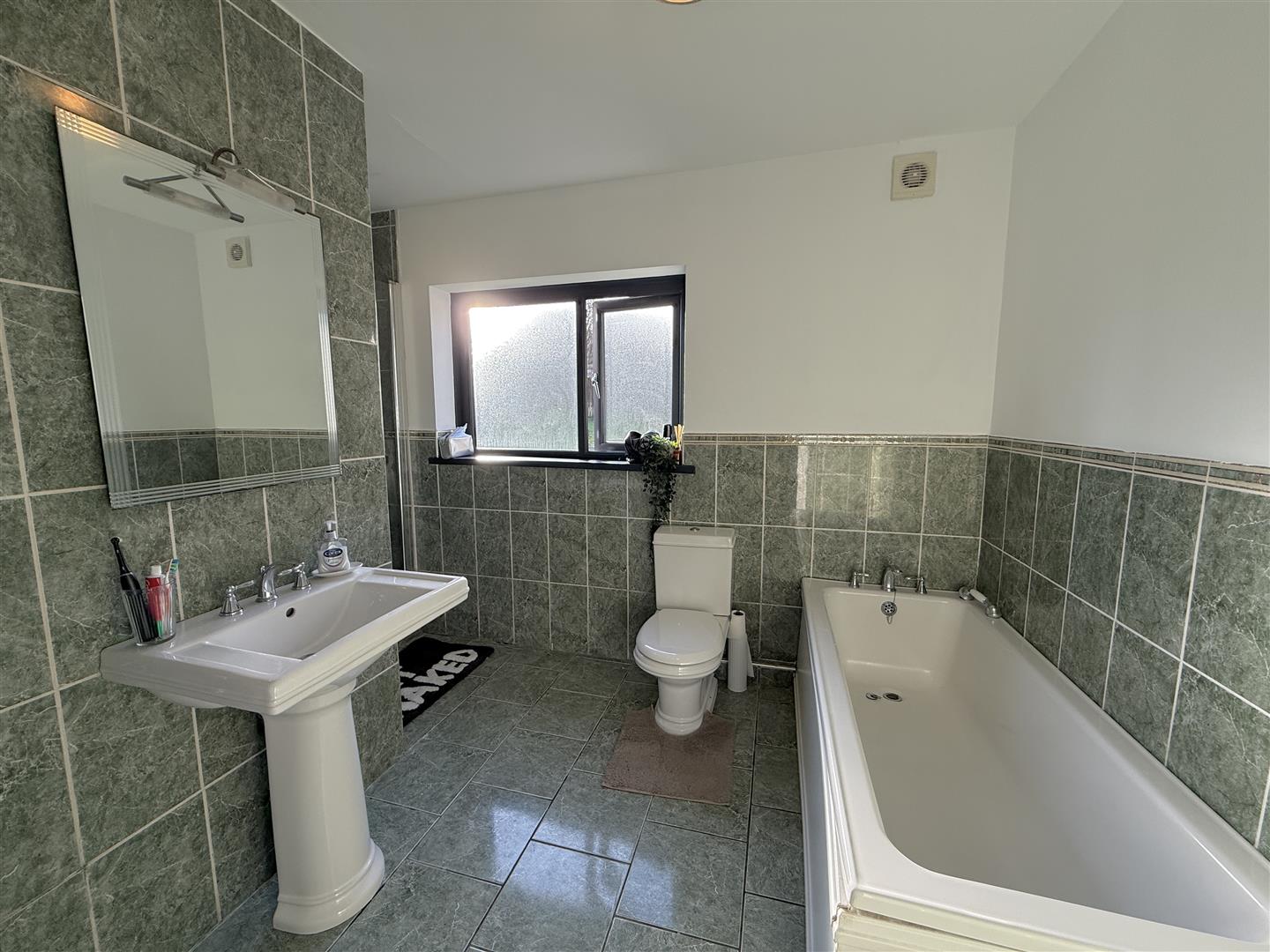 Hirwaun Road, Hirwaun, Aberdare - 20251216_113013201_iOS.jpg