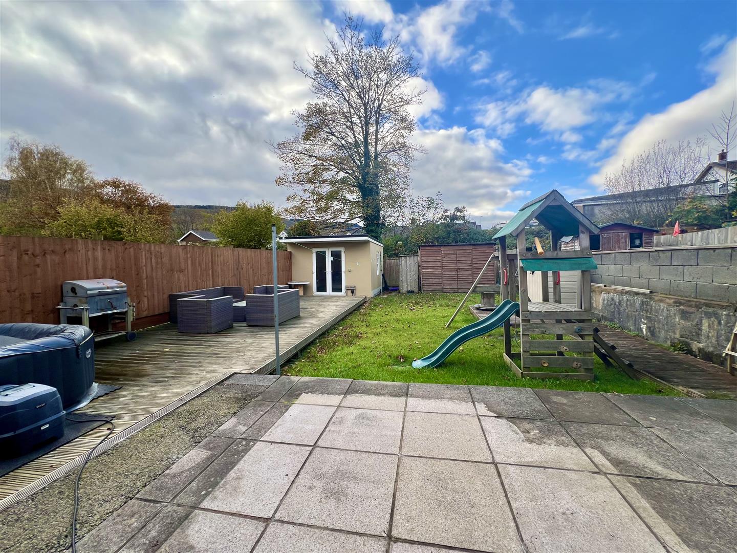 Fair Oak Close, Aberdare - IMG_4885 2.jpg