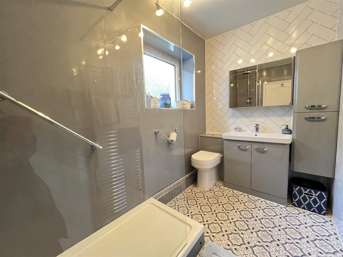 Abercynon Road, Abercynon, Mountain Ash - Bathroom