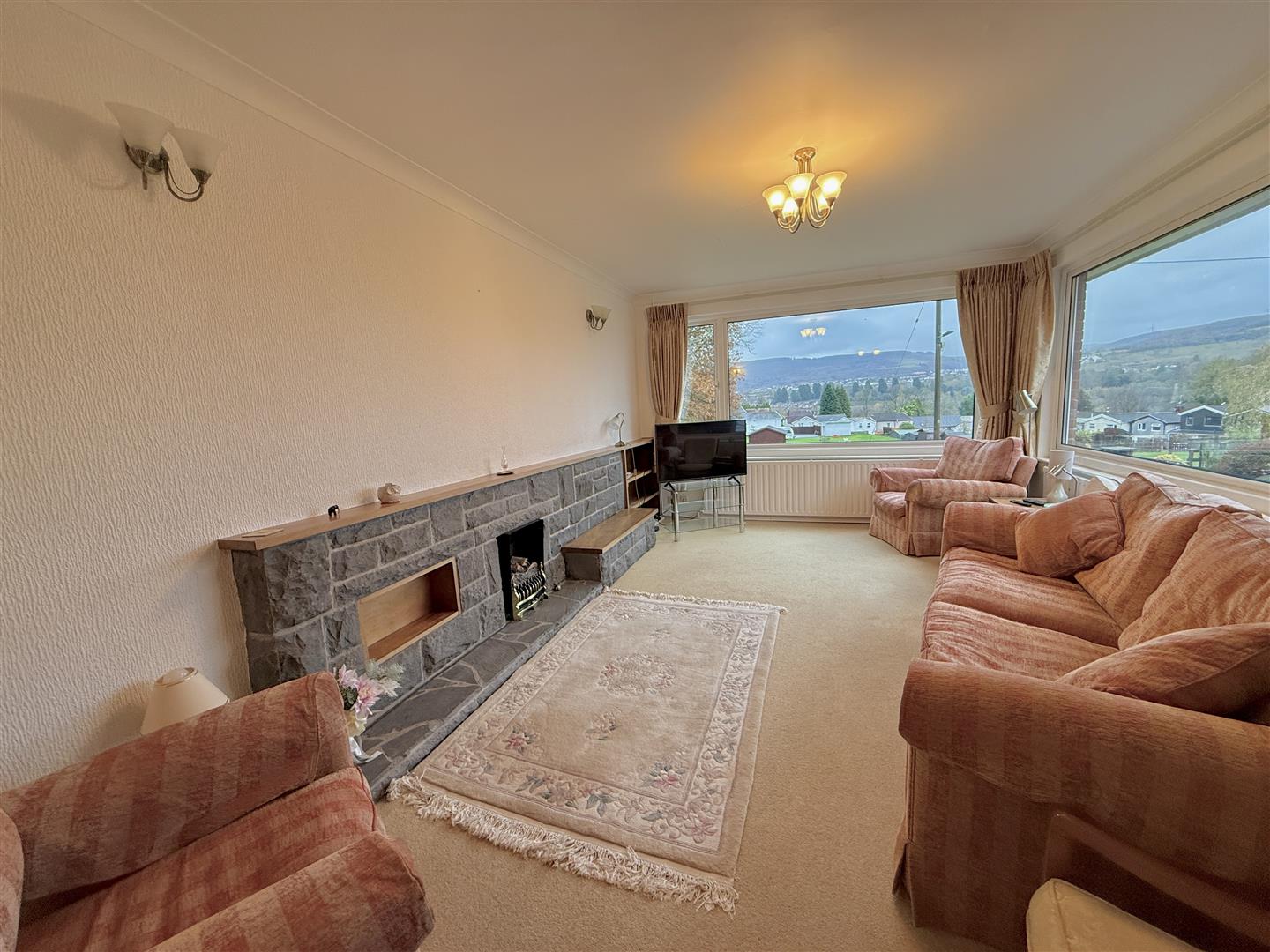 Kingsbury Place, Llwydcoed, Aberdare - 20251111_094955512_iOS.jpg