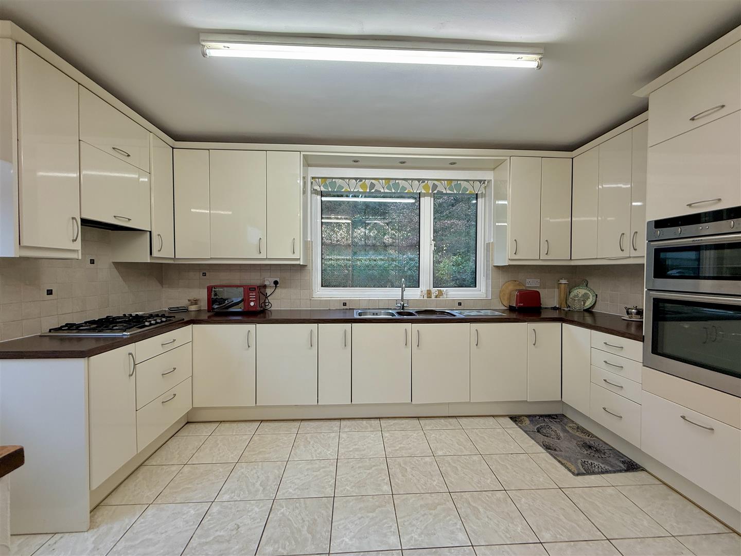 Kingsbury Place, Llwydcoed, Aberdare - 20251111_095657889_iOS 2.jpg