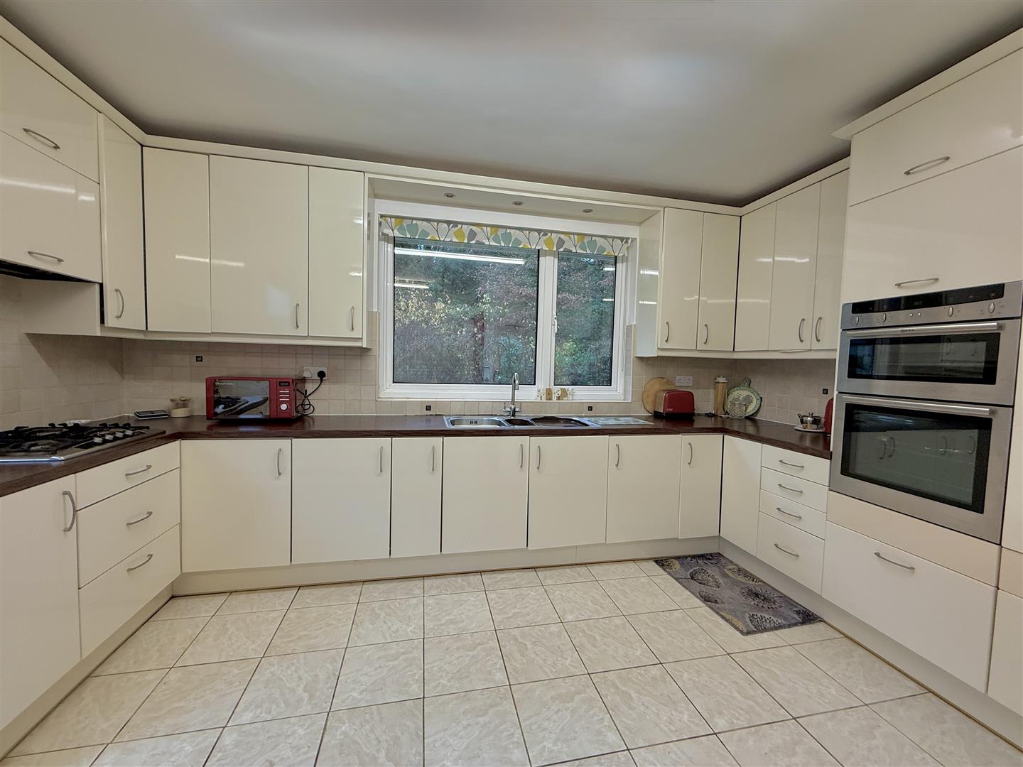 Kingsbury Place, Llwydcoed, Aberdare - 20251111_095659743_iOS 2.jpg