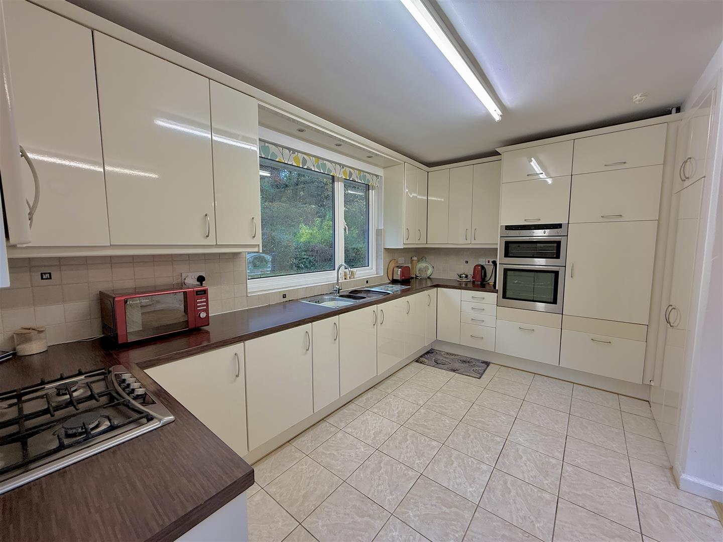 Kingsbury Place, Llwydcoed, Aberdare - 20251111_095830624_iOS.jpg