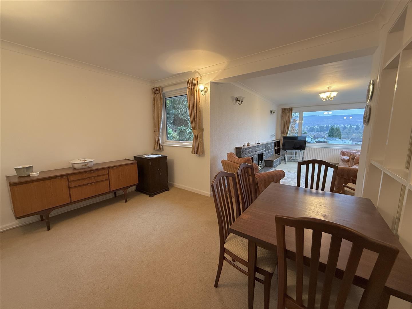 Kingsbury Place, Llwydcoed, Aberdare - 20251111_094741216_iOS.jpg