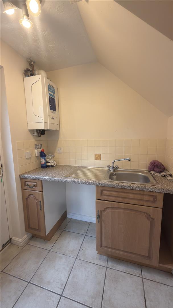 Springfield Gardens, Hirwaun, Aberdare - 20260401_114422075_iOS.jpg