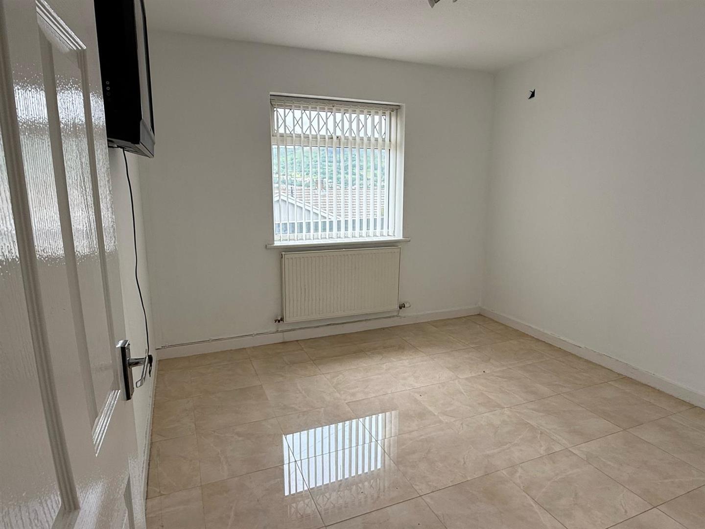 Hillcrest Avenue, Aberdare - 20250630_105316000_iOS.jpg