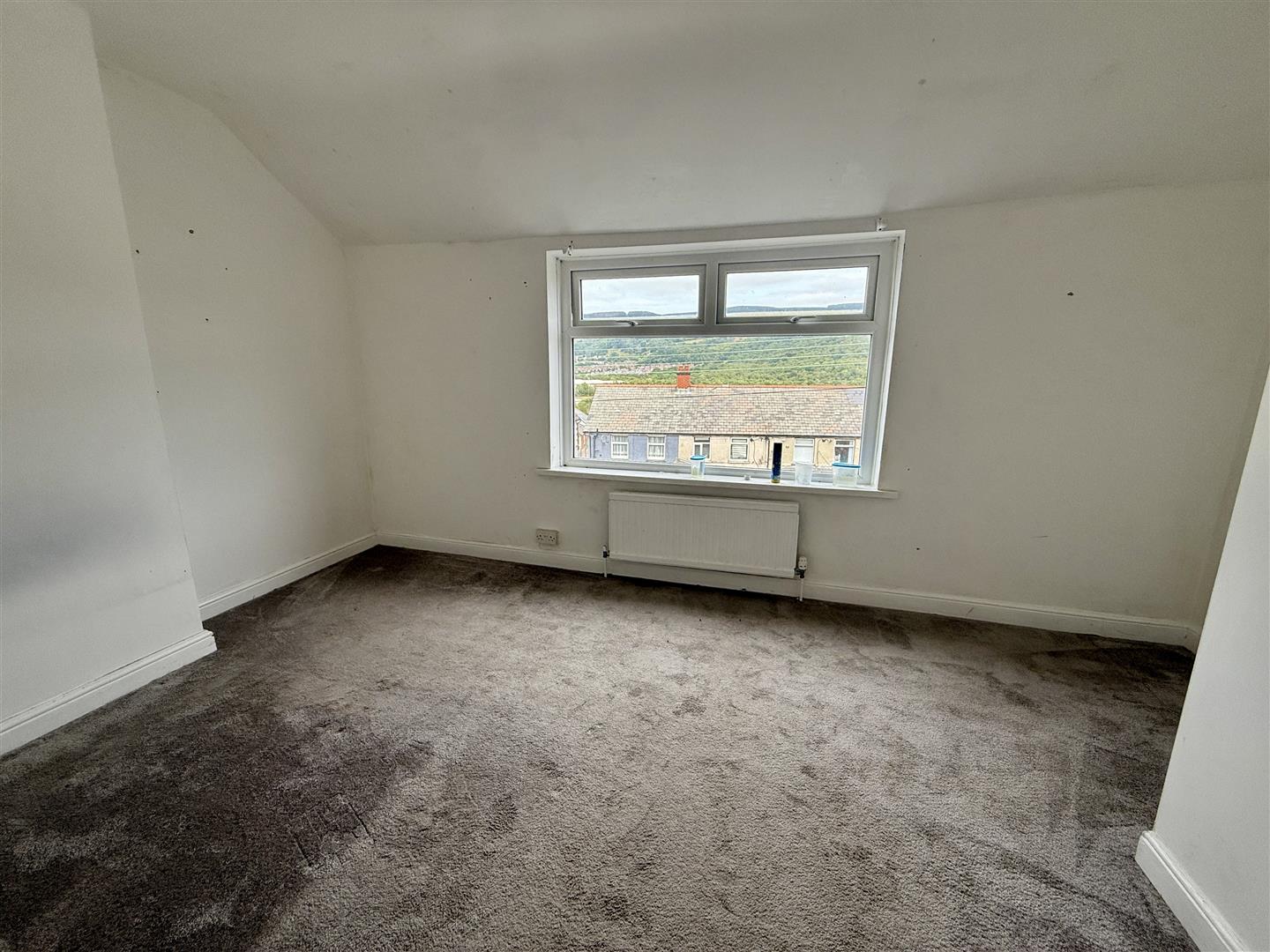 Beech Terrace, Abercwmboi, Aberdare - 20250818_130711570_iOS.jpg