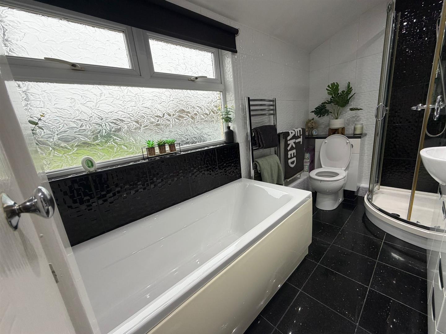 Heathfield Avenue, Glynneath, Neath - 20251127_124912000_iOS 3.jpg