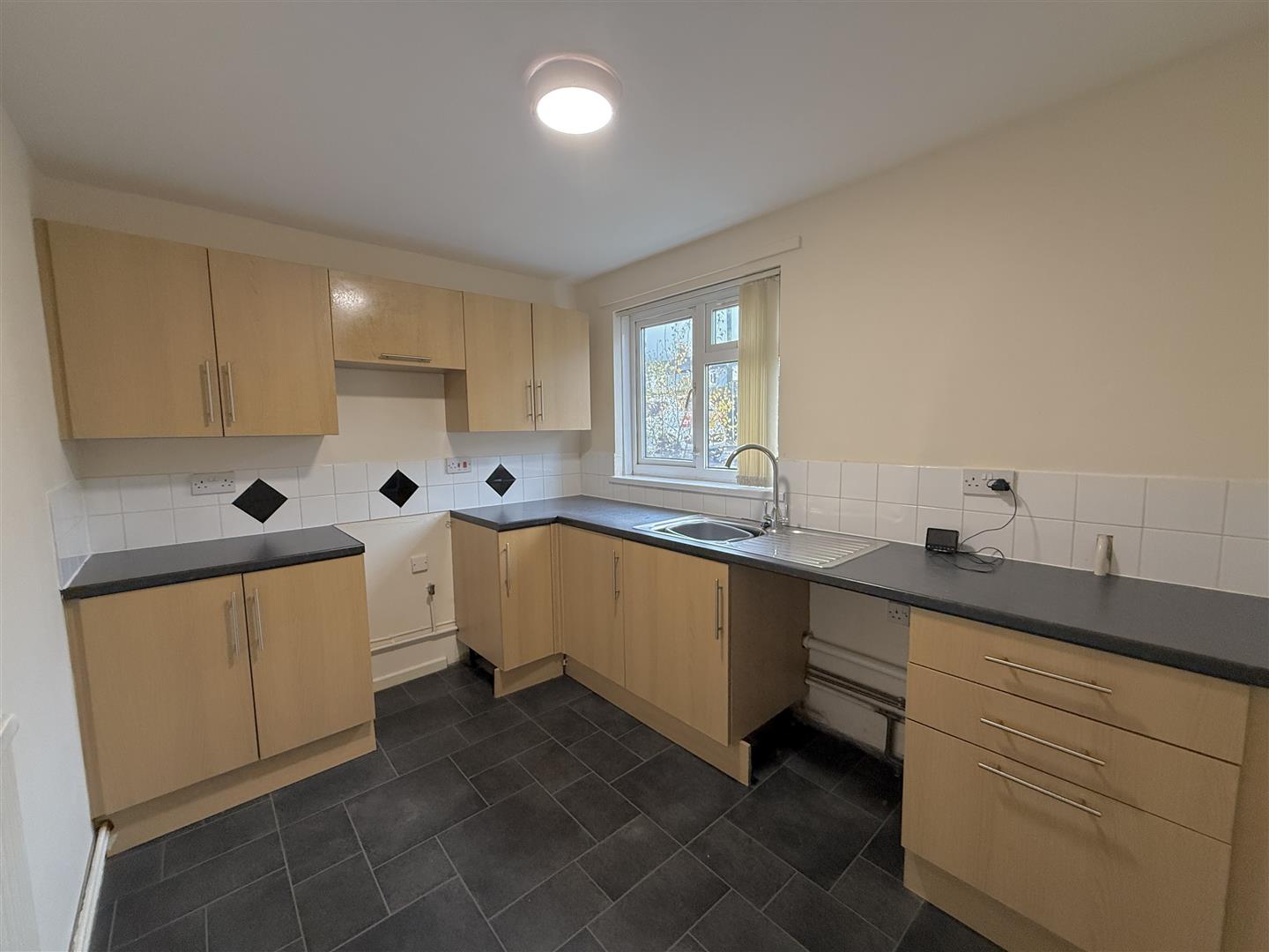 Cardiff Rd, Aberaman, Aberdare - 20251111_132751548_iOS.jpg