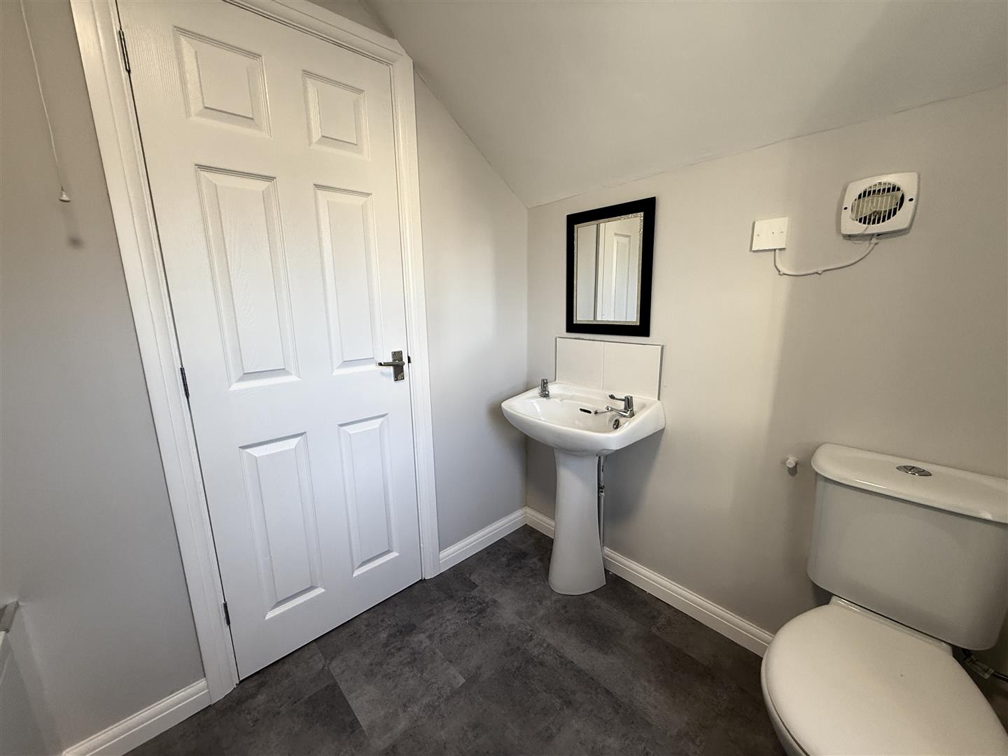 Abergwawr Street, Aberdare - 20251125_110234957_iOS.jpg