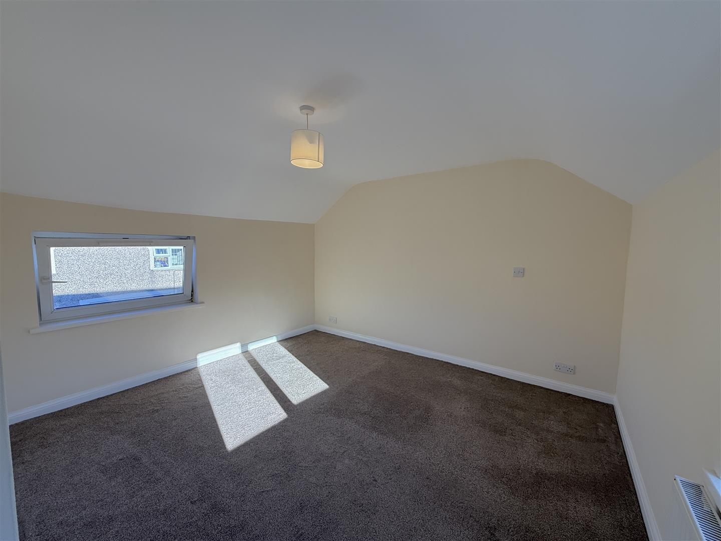 Abergwawr Street, Aberdare - 20251125_110816180_iOS.jpg
