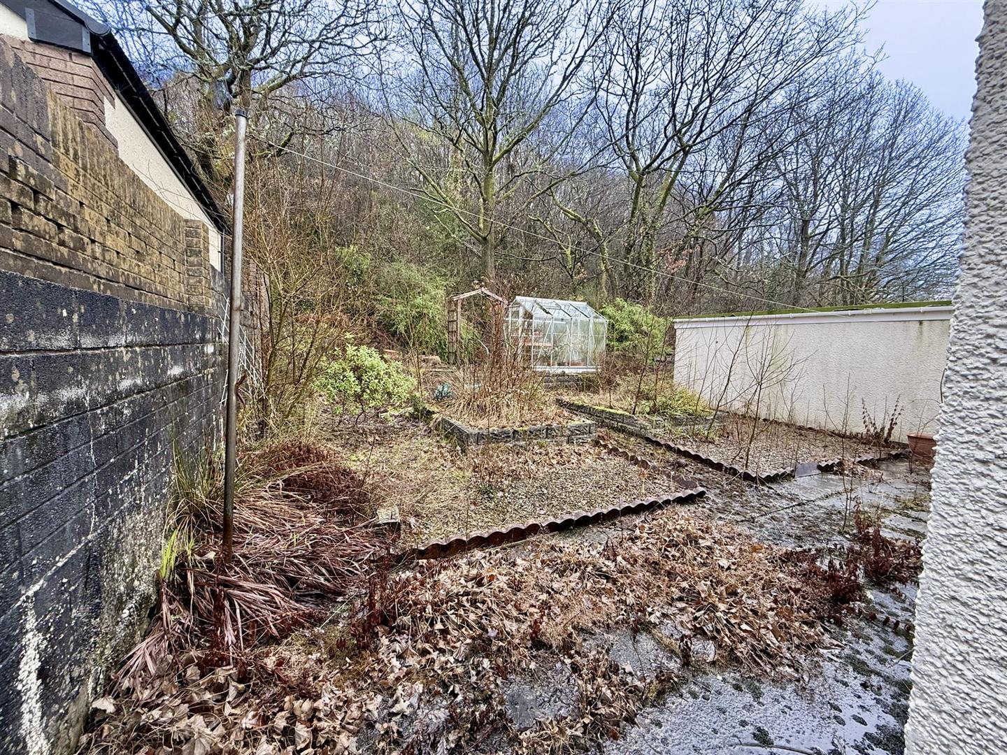 Cenarth Drive, Aberdare - 58d7a004-d326-4e14-81ff-a41f79df3975.jpeg