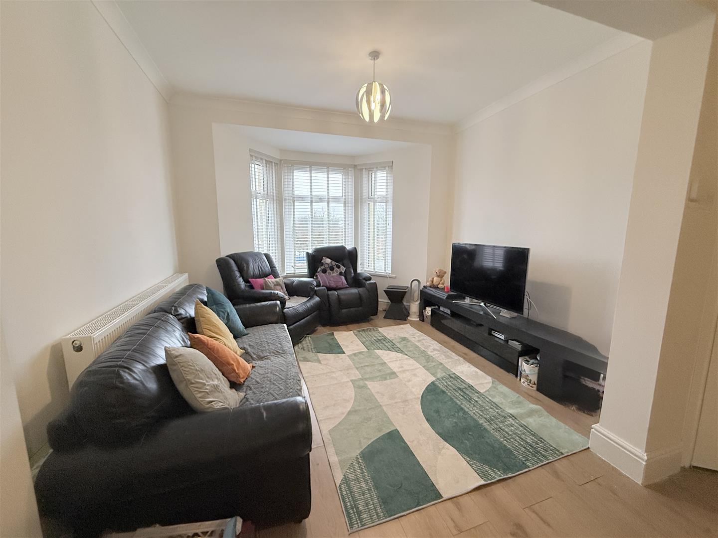 Tudor Avenue, Hirwaun, Aberdare - 20260205_120636184_iOS.jpg
