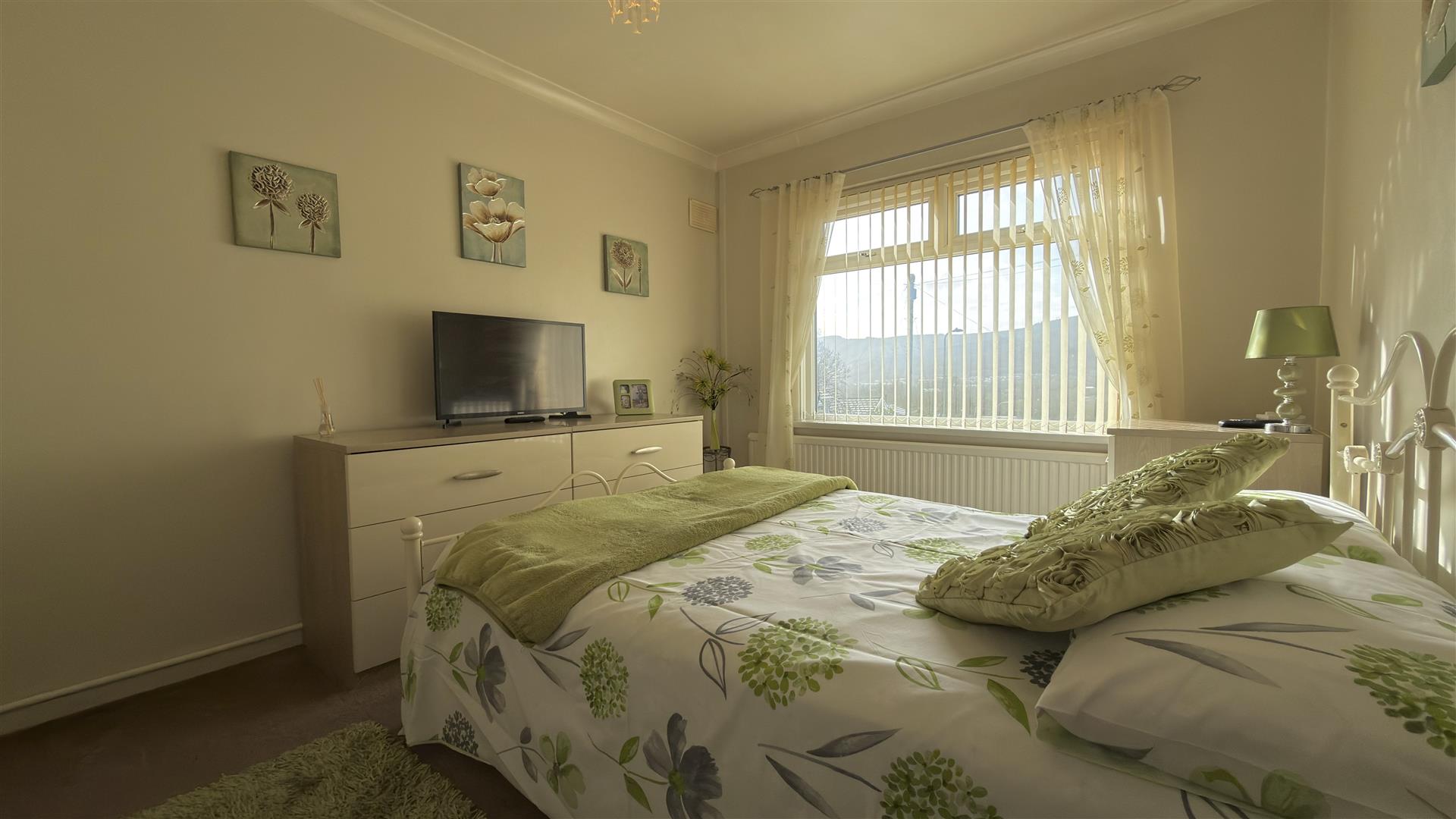 Fairfield Close, Cwmbach - 20260313_100113326_iOS.jpg