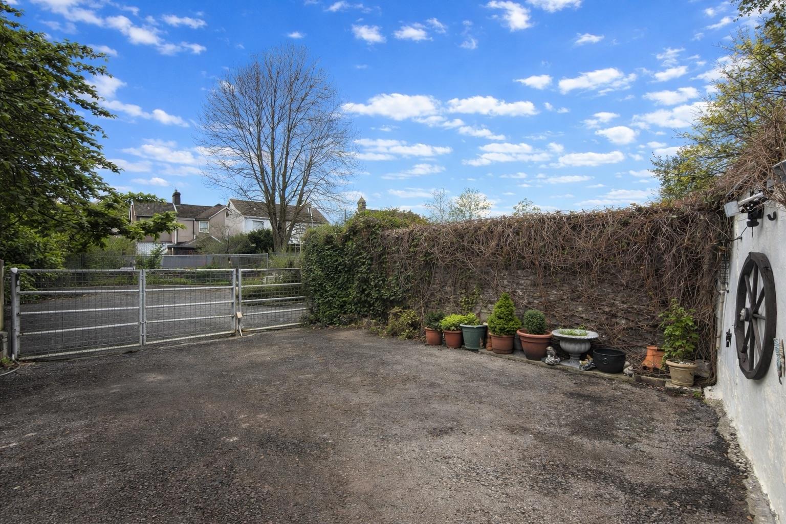 Cemetery Road, Aberdare - 20260420_131139116_iOS.jpg