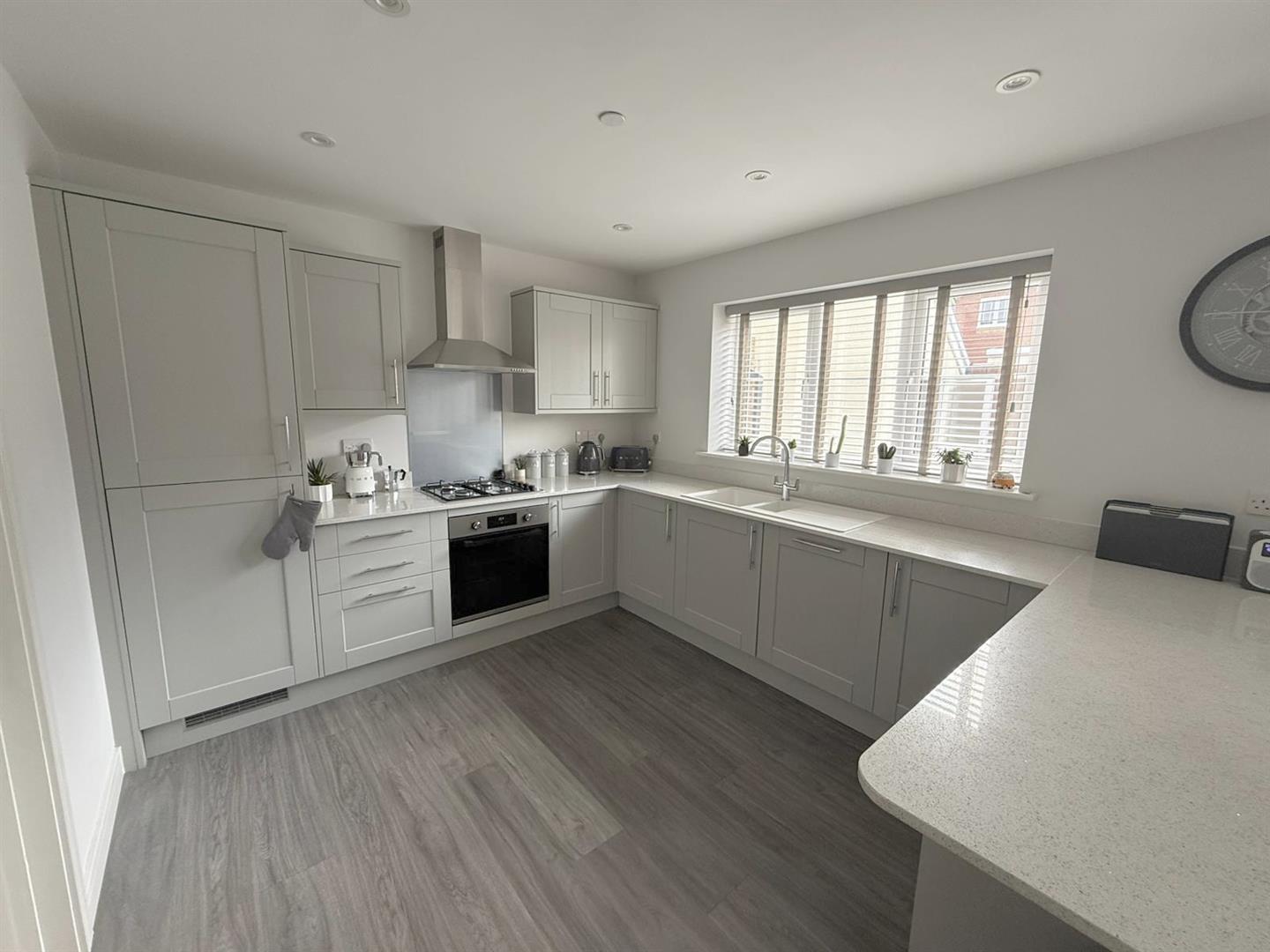 Llys Pen Bryn, Aberdare - Kitchen