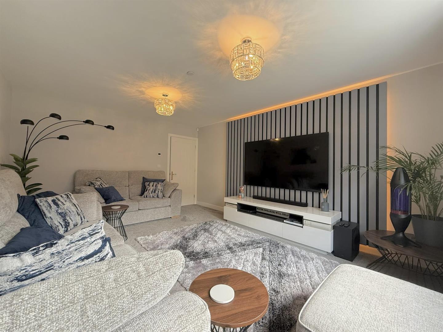 Llys Pen Bryn, Aberdare - Living Room
