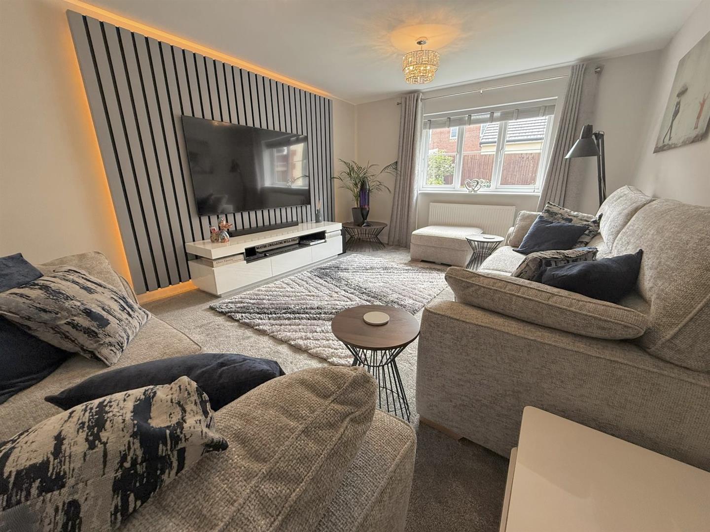 Llys Pen Bryn, Aberdare - Living Room